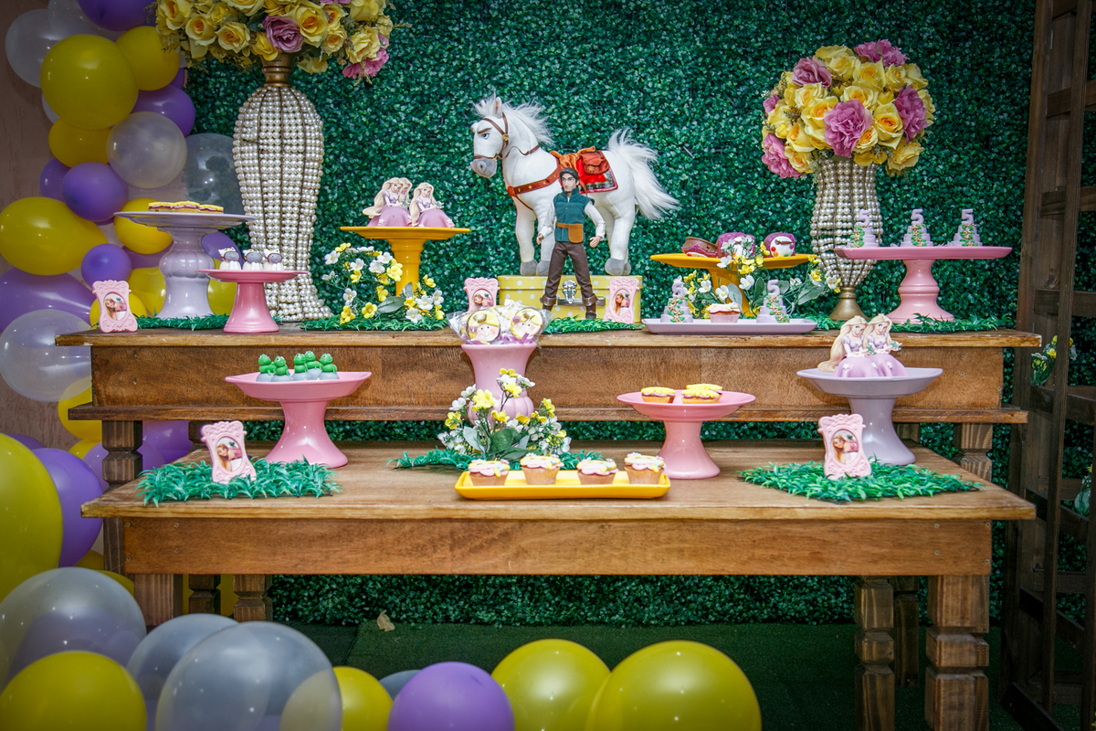mesa da decoraçensaio de fotos infantil de aniversário, aniversário de 5 anos, festa de aniversário, fotografo para festa de aniversário, fotografo de aniversário, fotografo em suzano, fotografia de aniversário infantil, festa de aniversário dos enrolados