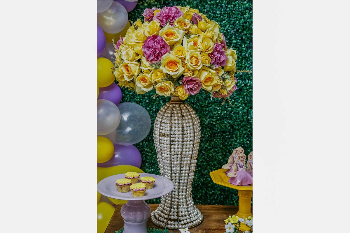 arranjo de flores, fotos infantil de aniversário, aniversário de 5 anos, festa de aniversário, fotografo para festa de aniversário, fotografo de aniversário, fotografo em suzano, fotografia de aniversário infantil, festa de aniversário dos enrolados