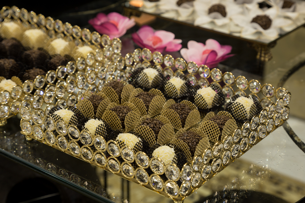 foto de aniversario, festa a fantasia, festa de 40 anos, festa de 30 anos, festa alegre, festa, balada, fotografo de balada, fotografia de balada, mogi, suzano, poá, itaqua, zurique foto e video, mascara, mesa de docinhos, bolo cenografico