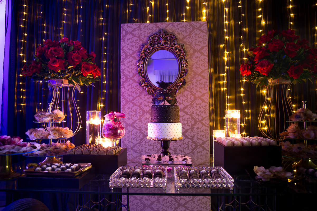 foto de aniversario, festa a fantasia, festa de 40 anos, festa de 30 anos, festa alegre, festa, balada, fotografo de balada, fotografia de balada, mogi, suzano, poá, itaqua, zurique foto e video, mascara, mesa de docinhos, bolo cenografico