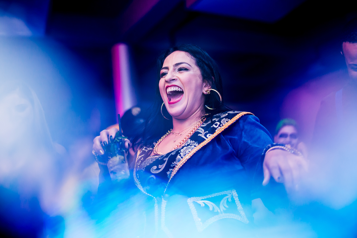 foto de aniversario, festa a fantasia, festa de 40 anos, festa de 30 anos, festa alegre, festa, balada, fotografo de balada, fotografia de balada, mogi, suzano, poá, itaqua, zurique foto e video, mascara, mesa de docinhos, bolo cenografico