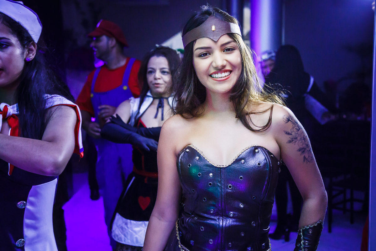 foto de aniversario, festa a fantasia, festa de 40 anos, festa de 30 anos, festa alegre, festa, balada, fotografo de balada, fotografia de balada, mogi, suzano, poá, itaqua, zurique foto e video, mascara, mesa de docinhos, bolo cenografico