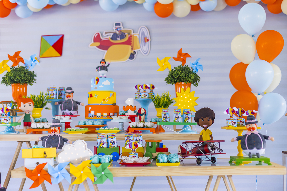 docinhos, mesa, Arco de balão para festa infantil, porta feita de balão, balão mundo bita, arco de balão desconstruido, erika balões, fotografia de aniversario, fotógrafo de aniversario, fotógrafo em suzano, anabia fest, ana bia fest, decoração infantil