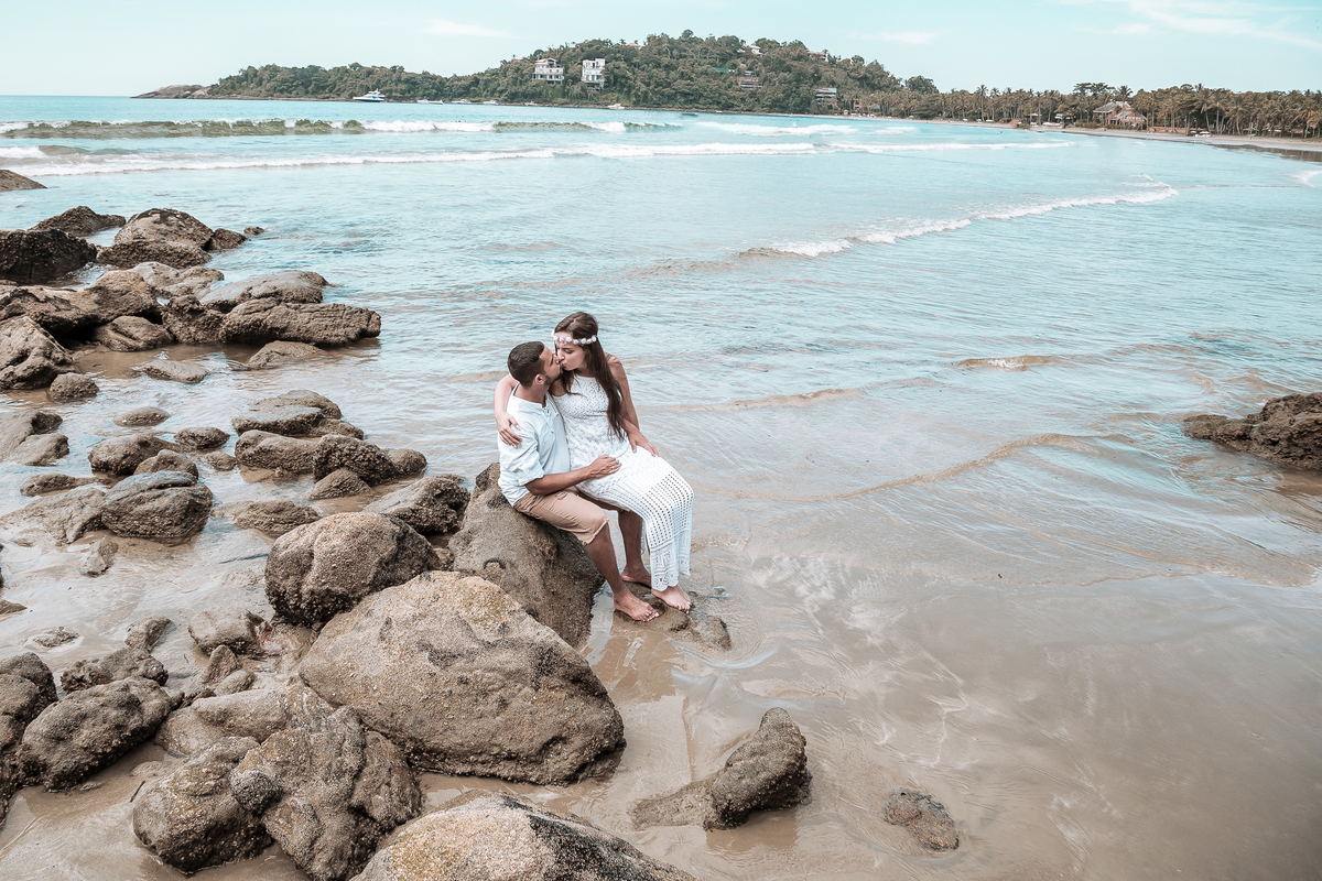 FOTÓGRAFO EM SUZANO, ENSAIO DE FOTOS PRÉ-WEDDING, ENSAIO FOTOGRÁFICO PRÉ-CASAMENTO, FOTOGRAFIA DE CASAIS, FOTOS DE NOIVOS. ensaio de  fotos na praia, ensaio fotográfico na praia, noivos na praia, pré wedding na praia