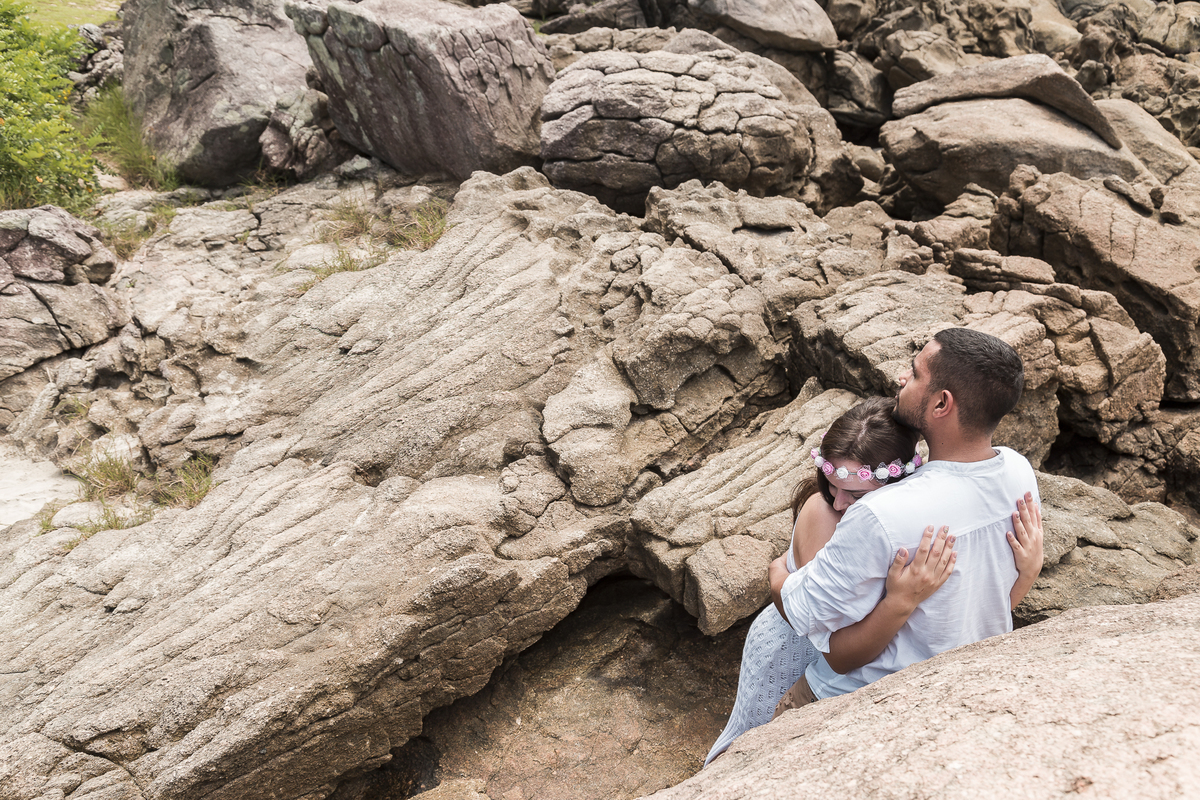 FOTÓGRAFO EM SUZANO, ENSAIO DE FOTOS PRÉ-WEDDING, ENSAIO FOTOGRÁFICO PRÉ-CASAMENTO, FOTOGRAFIA DE CASAIS, FOTOS DE NOIVOS. ensaio de  fotos na praia, ensaio fotográfico na praia, noivos na praia, pré wedding na praia