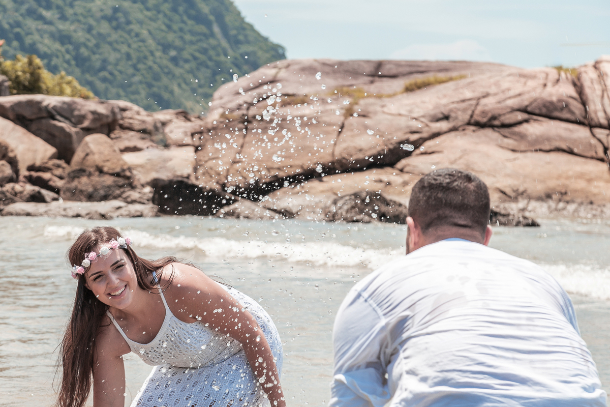 FOTÓGRAFO EM SUZANO, ENSAIO DE FOTOS PRÉ-WEDDING, ENSAIO FOTOGRÁFICO PRÉ-CASAMENTO, FOTOGRAFIA DE CASAIS, FOTOS DE NOIVOS. ensaio de  fotos na praia, ensaio fotográfico na praia, noivos na praia, pré wedding na praia