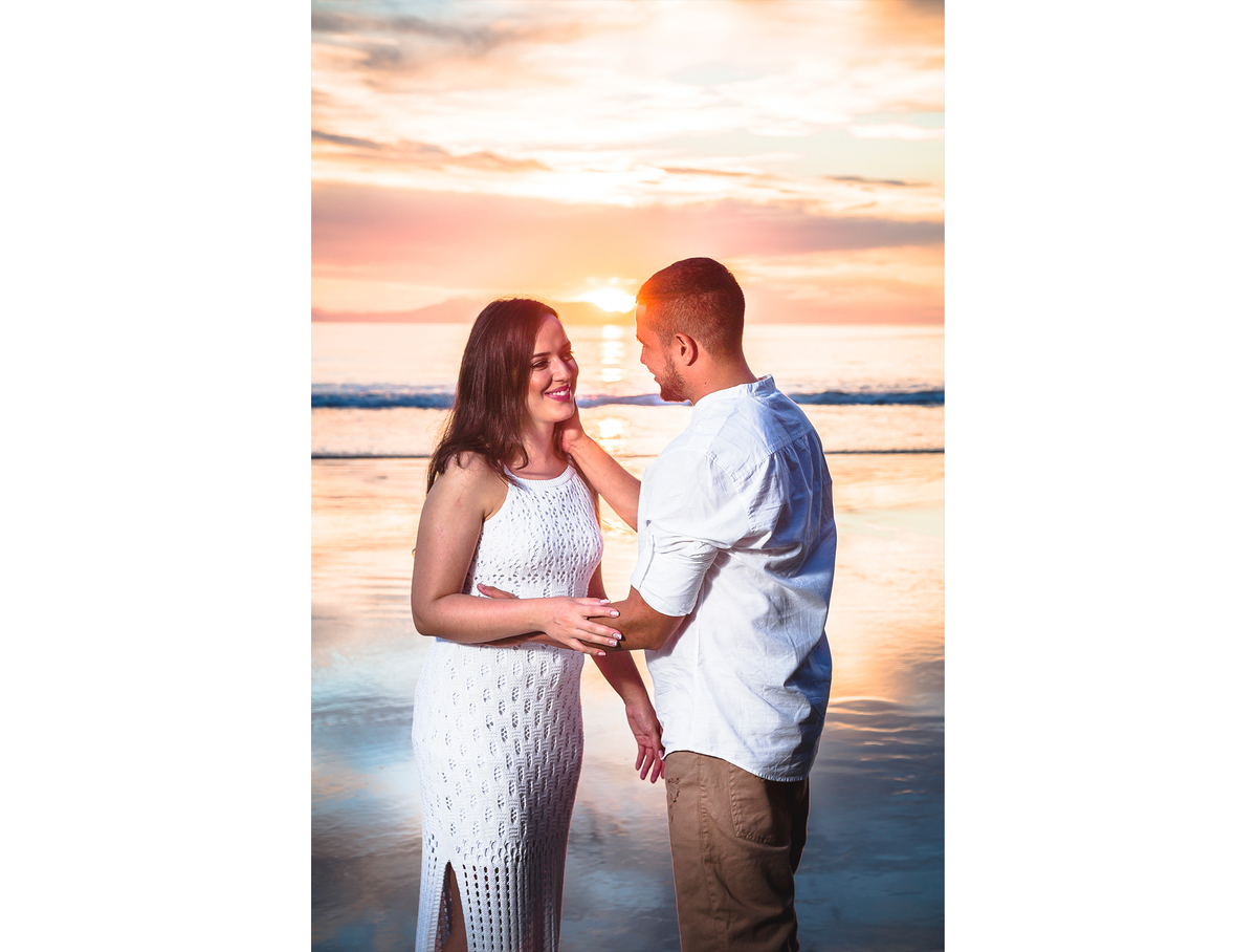 FOTÓGRAFO EM SUZANO, ENSAIO DE FOTOS PRÉ-WEDDING, ENSAIO FOTOGRÁFICO PRÉ-CASAMENTO, FOTOGRAFIA DE CASAIS, FOTOS DE NOIVOS. ensaio de  fotos na praia, ensaio fotográfico na praia, noivos na praia, pré wedding na praia