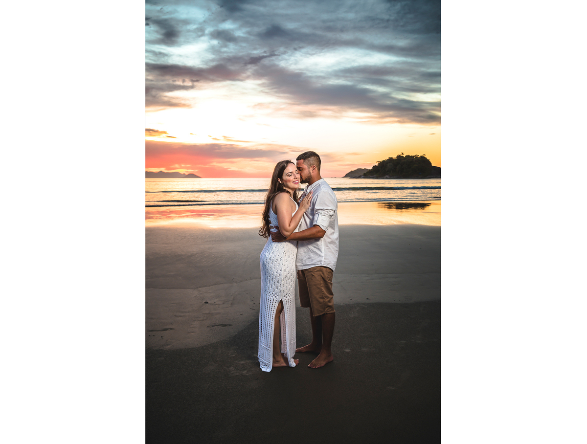FOTÓGRAFO EM SUZANO, ENSAIO DE FOTOS PRÉ-WEDDING, ENSAIO FOTOGRÁFICO PRÉ-CASAMENTO, FOTOGRAFIA DE CASAIS, FOTOS DE NOIVOS. ensaio de  fotos na praia, ensaio fotográfico na praia, noivos na praia, pré wedding na praia