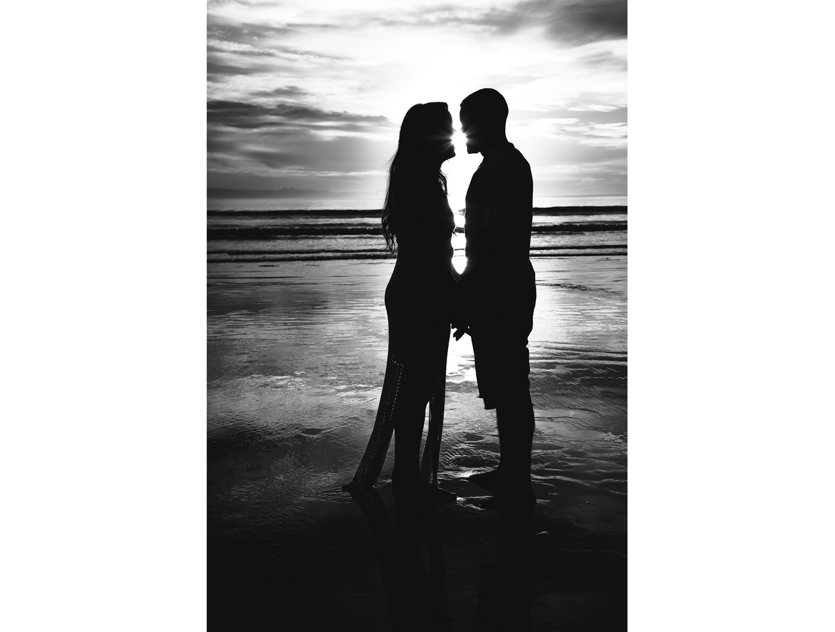 FOTÓGRAFO EM SUZANO, ENSAIO DE FOTOS PRÉ-WEDDING, ENSAIO FOTOGRÁFICO PRÉ-CASAMENTO, FOTOGRAFIA DE CASAIS, FOTOS DE NOIVOS. ensaio de  fotos na praia, ensaio fotográfico na praia, noivos na praia, pré wedding na praia