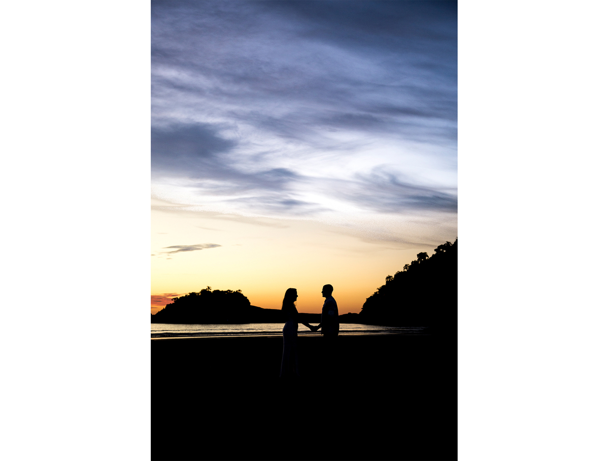 FOTÓGRAFO EM SUZANO, ENSAIO DE FOTOS PRÉ-WEDDING, ENSAIO FOTOGRÁFICO PRÉ-CASAMENTO, FOTOGRAFIA DE CASAIS, FOTOS DE NOIVOS. ensaio de  fotos na praia, ensaio fotográfico na praia, noivos na praia, pré wedding na praia