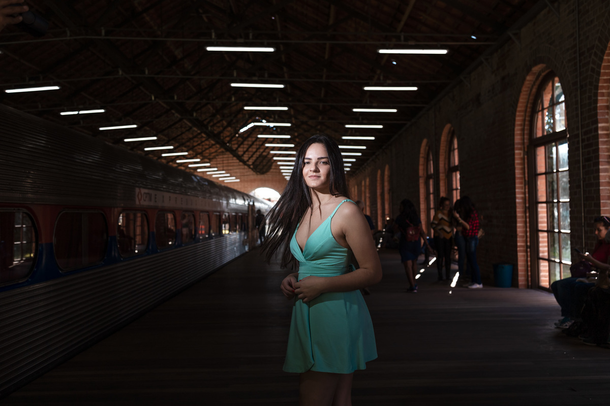Ensaio feminino, paranapiacaba, ensaio de fotos, fotos na estação de trem, fotos de jovem, fotografo de ensaio feminino, fotografo em Suzano, fotografo profissional, foto ao ar livre, feminino