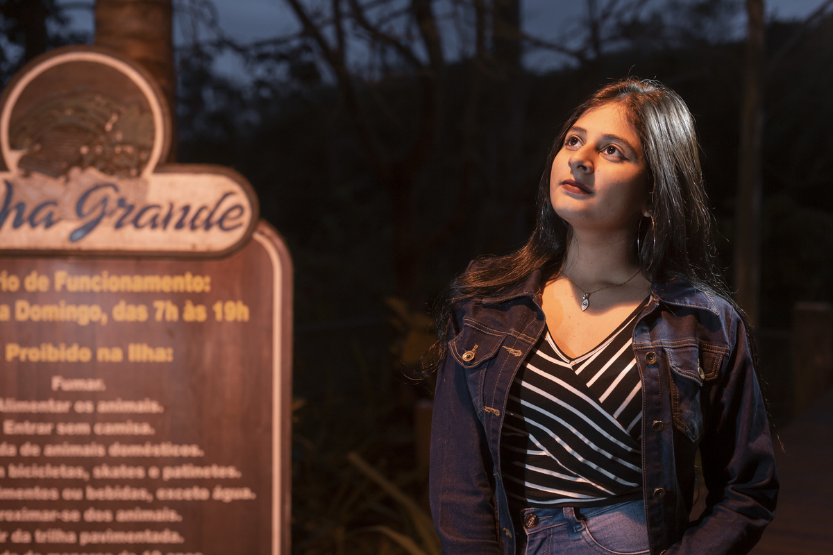 ensaio de fotos 15 anos, ensaio fotográfico, debutante, 15 anos, guararema, ensaio de fotos com madeira, pontilhão guararema, fotos linha do trem, ferrovia, ensaio fotográfico ferrovia, linha ferrea, ilha grande guararema