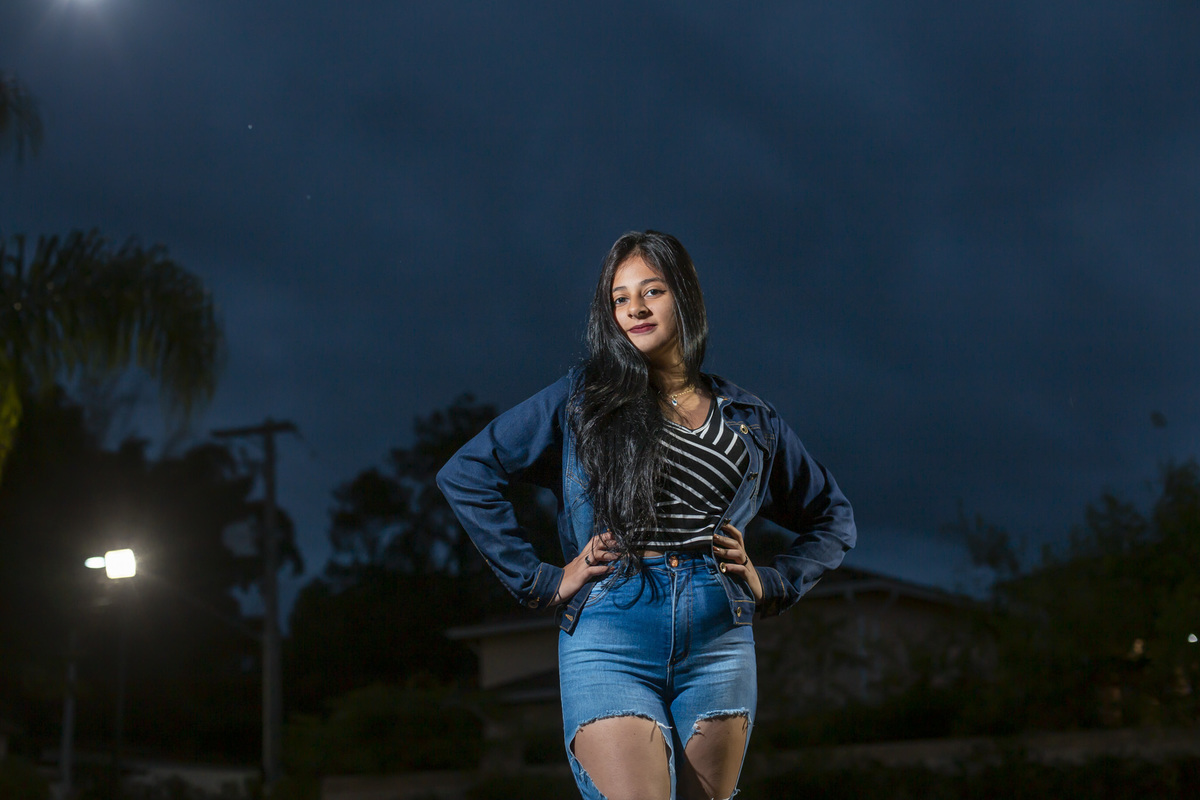 ensaio de fotos 15 anos, ensaio fotográfico, debutante, 15 anos, guararema, ensaio de fotos com madeira, pontilhão guararema, fotos linha do trem, ferrovia, ensaio fotográfico ferrovia, linha ferrea, ilha grande guararema