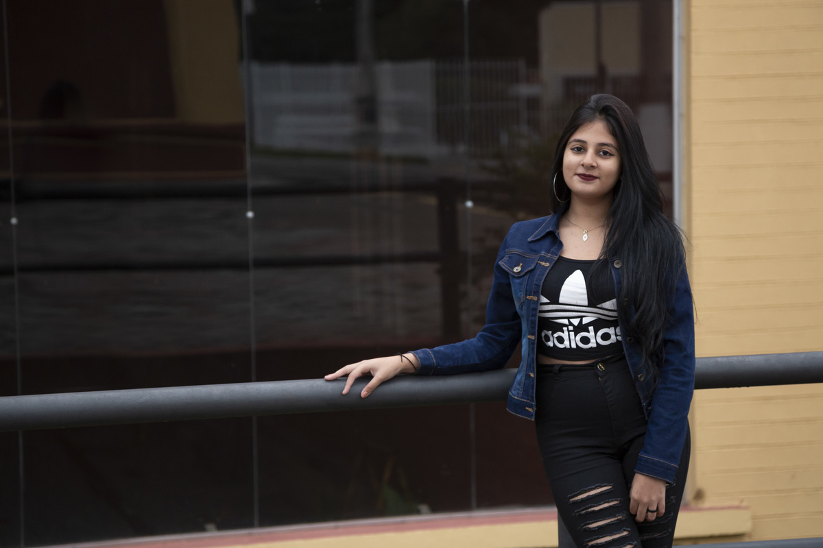 ensaio de fotos 15 anos, ensaio fotográfico, debutante, 15 anos, guararema, ensaio de fotos com madeira, pontilhão guararema, fotos linha do trem, ferrovia, ensaio fotográfico ferrovia, linha ferrea, ilha grande guararema