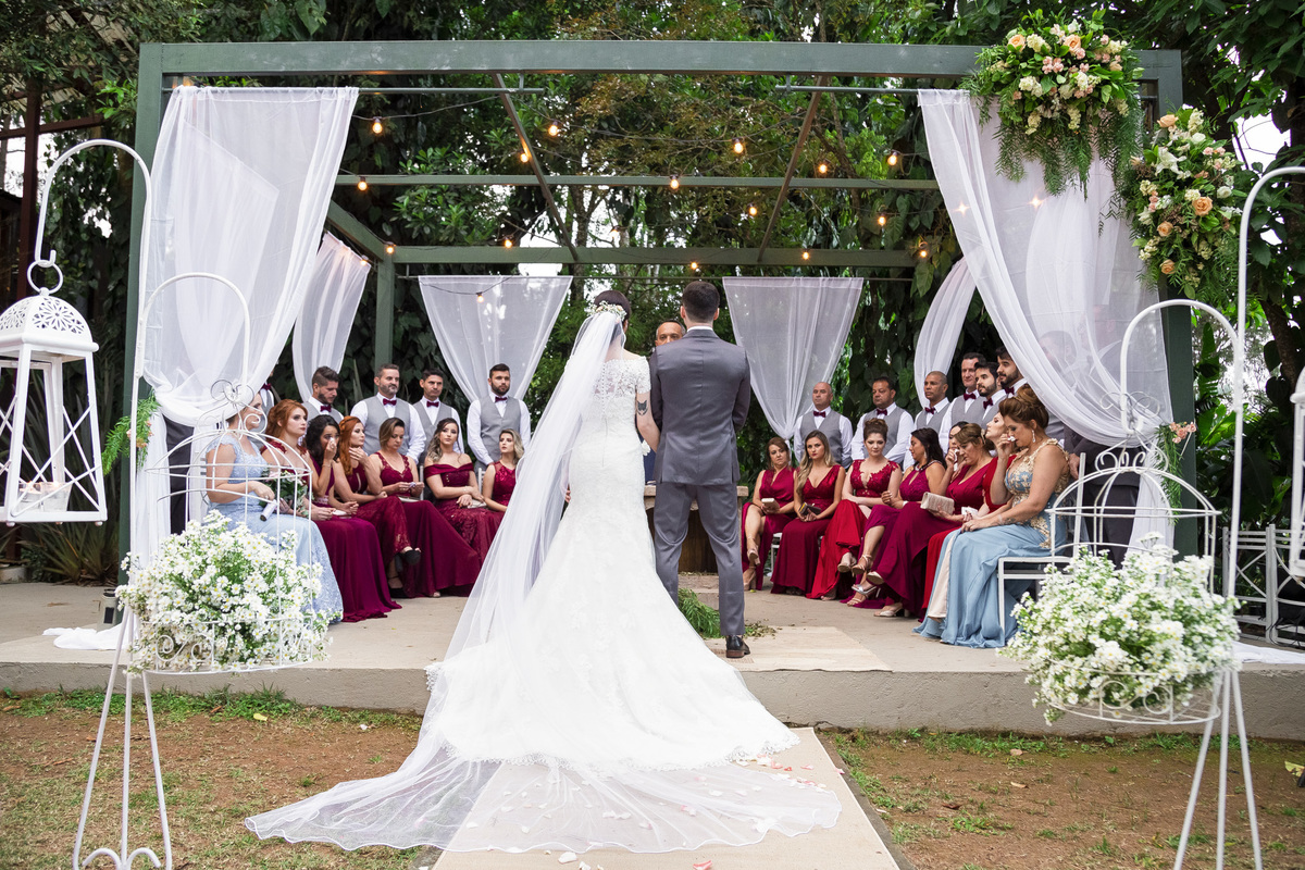 noivos no altar, segunça das alianças, casamento rustico, mesa, decoração de casamento, centro de mesa, recanto verde, noivas do campo, noivas no campo, wedding 2019, wedding 2020, fotografo de casamento, fotografo em suzano 