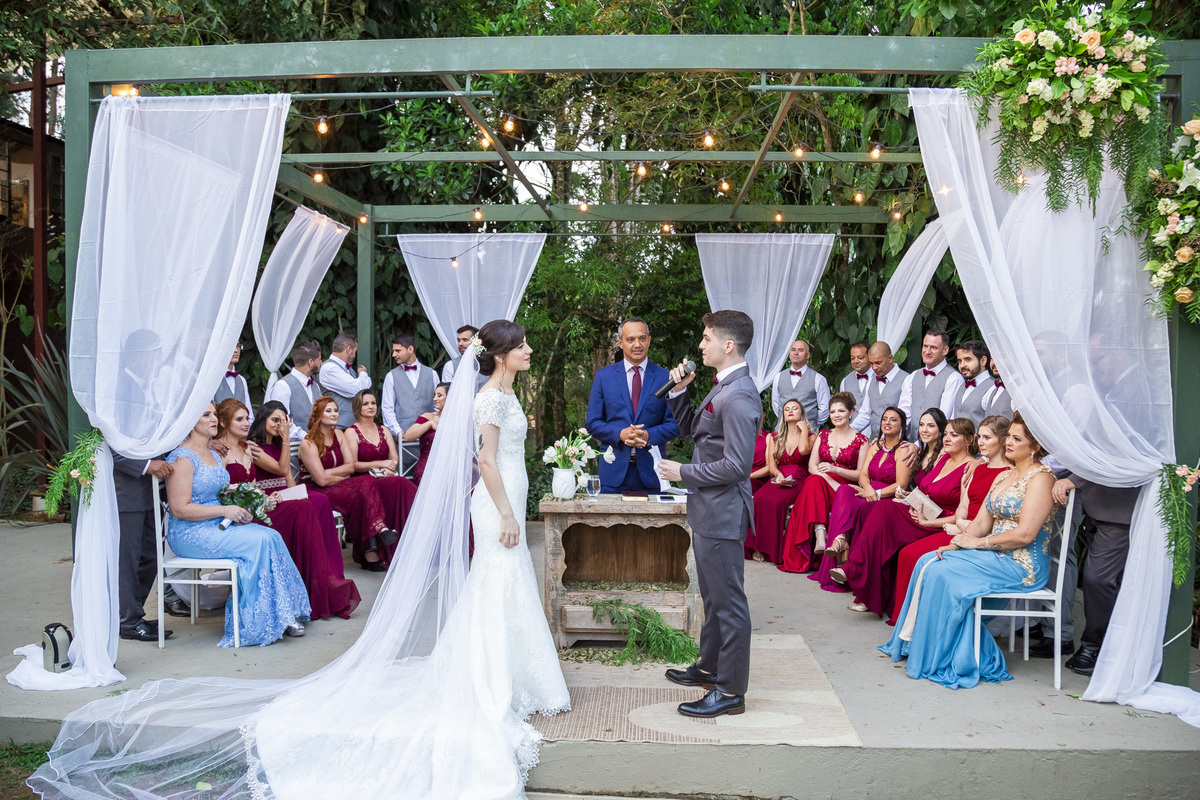 altar, padrinhos e madrinhas, noivos no altar, segunça das alianças, casamento rustico, mesa, decoração de casamento, centro de mesa, recanto verde, noivas do campo, noivas no campo, wedding 2019, wedding 2020, fotografo de casamento, fotografo em suzano 