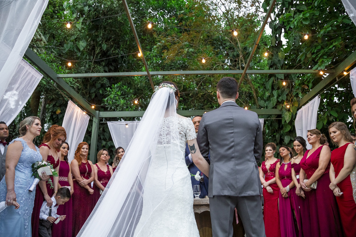 voto dos noivos, entrada das alianças, noivos no altar, casamento rustico, mesa, decoração de casamento, centro de mesa, recanto verde, noivas do campo, noivas no campo, wedding 2019, wedding 2020, fotografo de casamento, fotografo em suzano 