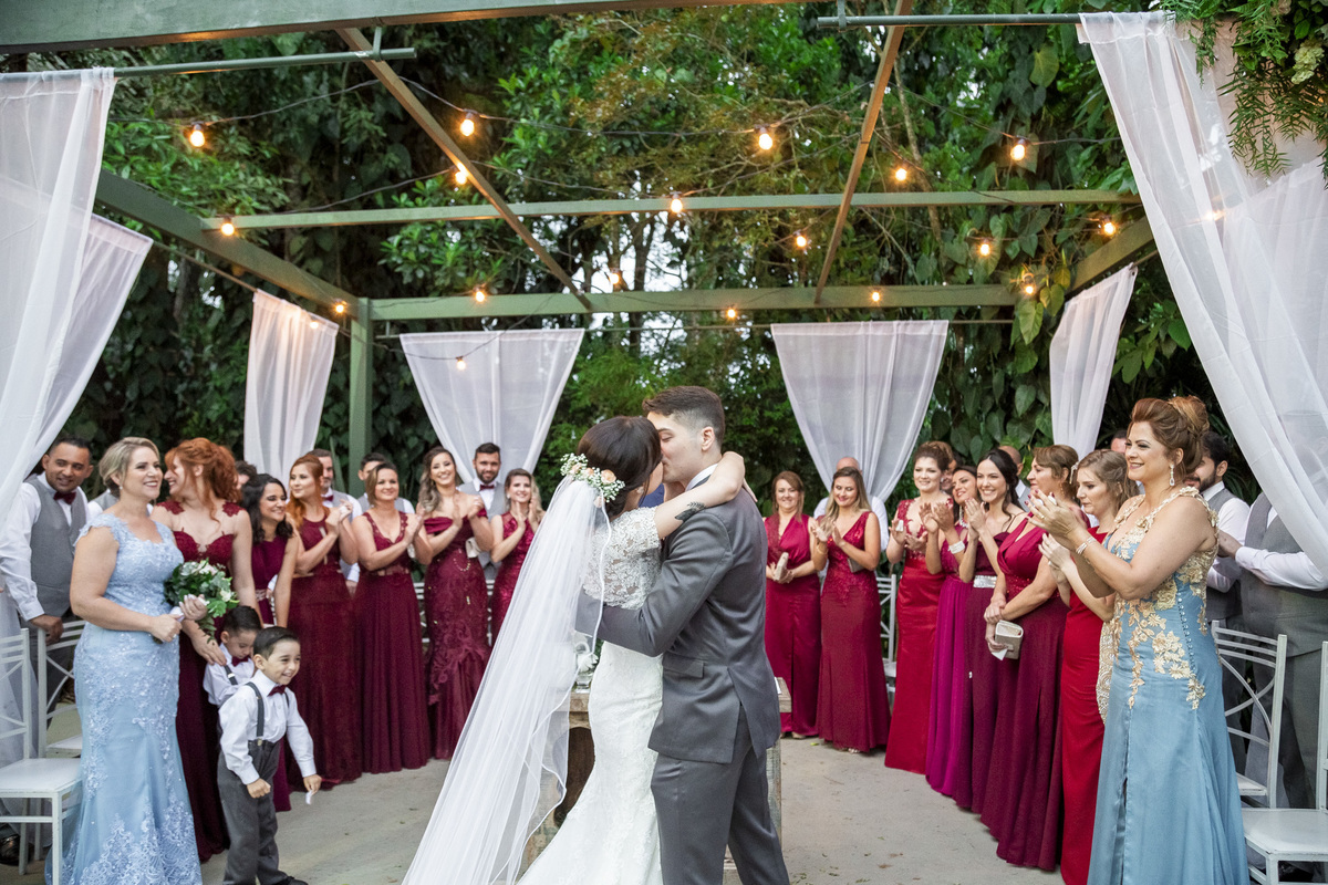 beijo dos noivos, voto dos noivos, noivos no altar, casamento rustico, mesa, decoração de casamento, centro de mesa, recanto verde, noivas do campo, noivas no campo, wedding 2019, wedding 2020, fotografo de casamento, fotografo em suz