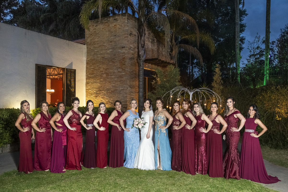 festa de casamento, entrada dos noivos, corredor de padrinhos e madrinhas, noivos felizes, chácara recanto verde, casamento rustico, noiva no campo, noiva do campo, noivas, wedding, fotos romanticas de noivos, ensaio de fotos, fotos criativas de casamento