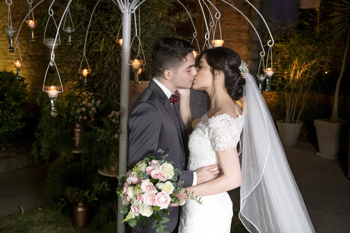 festa de casamento, entrada dos noivos, corredor de padrinhos e madrinhas, noivos felizes, chácara recanto verde, casamento rustico, noiva no campo, noiva do campo, noivas, wedding, fotos romanticas de noivos, ensaio de fotos, fotos criativas de casamento