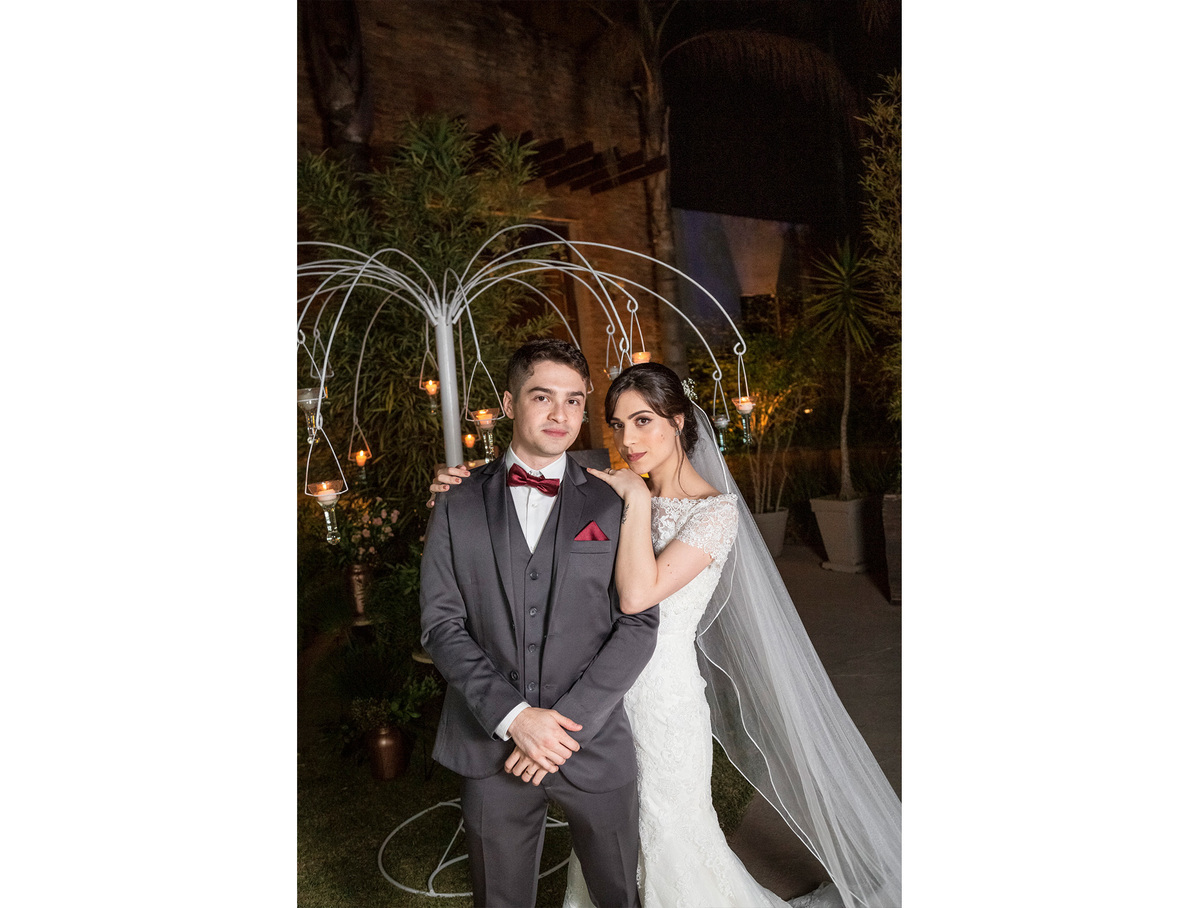 véu da noiva, festa de casamento, entrada dos noivos, corredor de padrinhos e madrinhas, noivos felizes, chácara recanto verde, casamento rustico, noiva no campo, noiva do campo, wedding, fotos romanticas de noivos, ensaio de fotos, fotos criativas