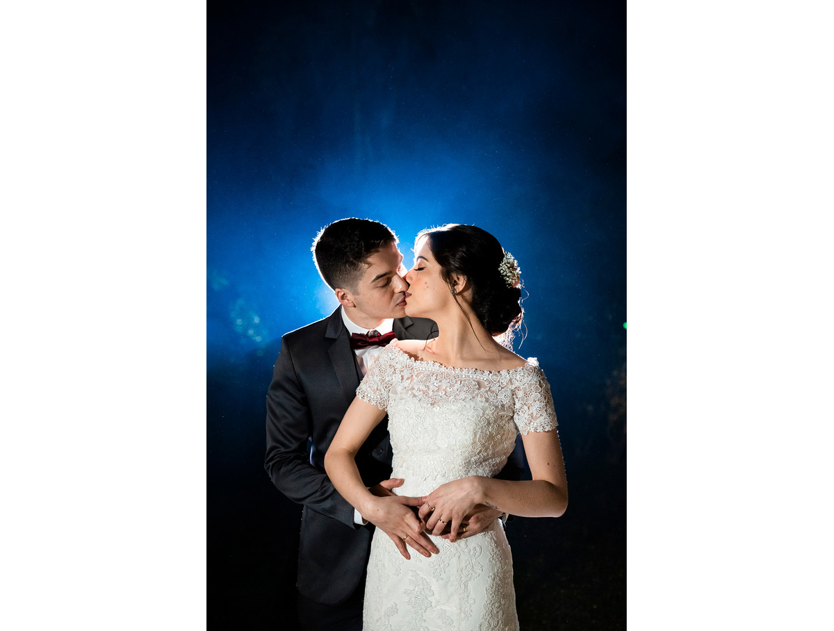 véu da noiva, festa de casamento, entrada dos noivos, corredor de padrinhos e madrinhas, noivos felizes, chácara recanto verde, casamento rustico, noiva no campo, noiva do campo, wedding, fotos romanticas de noivos, ensaio de fotos, fotos criativas