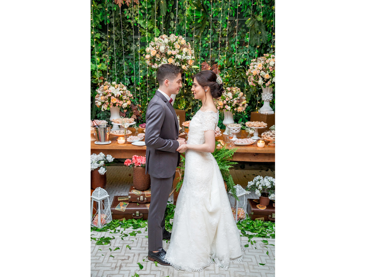 véu da noiva, festa de casamento, entrada dos noivos, corredor de padrinhos e madrinhas, noivos felizes, chácara recanto verde, casamento rustico, noiva no campo, noiva do campo, wedding, fotos romanticas de noivos, ensaio de fotos, fotos criativas