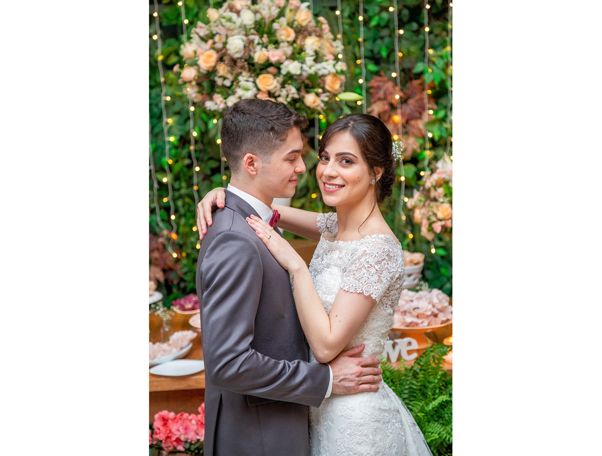 véu da noiva, festa de casamento, entrada dos noivos, corredor de padrinhos e madrinhas, noivos felizes, chácara recanto verde, casamento rustico, noiva no campo, noiva do campo, wedding, fotos romanticas de noivos, ensaio de fotos, fotos criativas