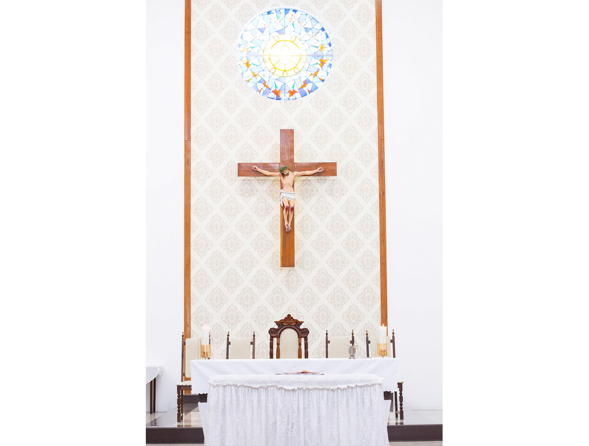 igreja matriz de suzano, fotografo em suzano, fotografo de suzano, fotografia de casamento, cerimonia de casamento, padre, foto das alianças, entrada das floristas, entrada da noiva, mãe da noiva, wedding, foto segurando o terço, madrinhas, padrinhos, poá