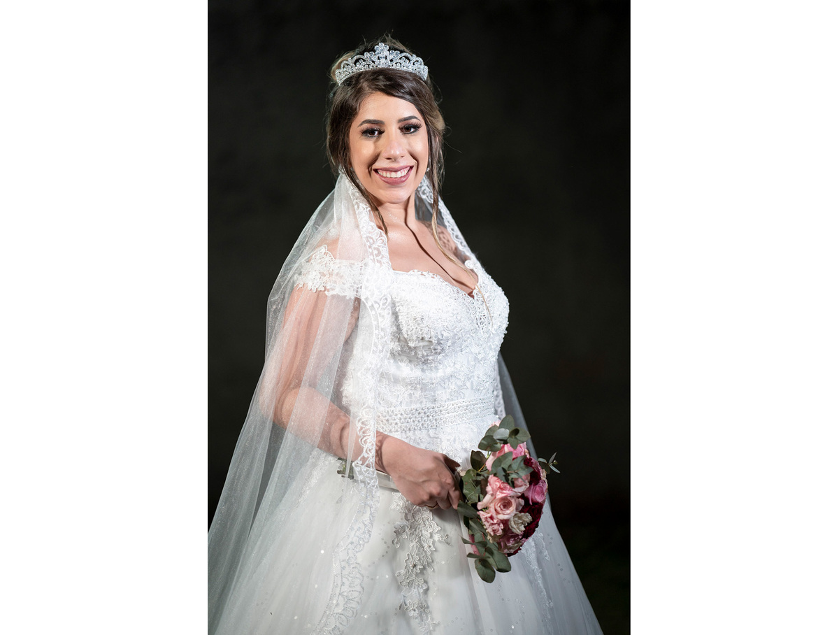 igreja matriz de suzano, fotografo em suzano, fotografo de suzano, fotografia de casamento, cerimonia de casamento, padre, foto das alianças, entrada das floristas, entrada da noiva, mãe da noiva, wedding, foto segurando o terço, madrinhas, padrinhos, poá
