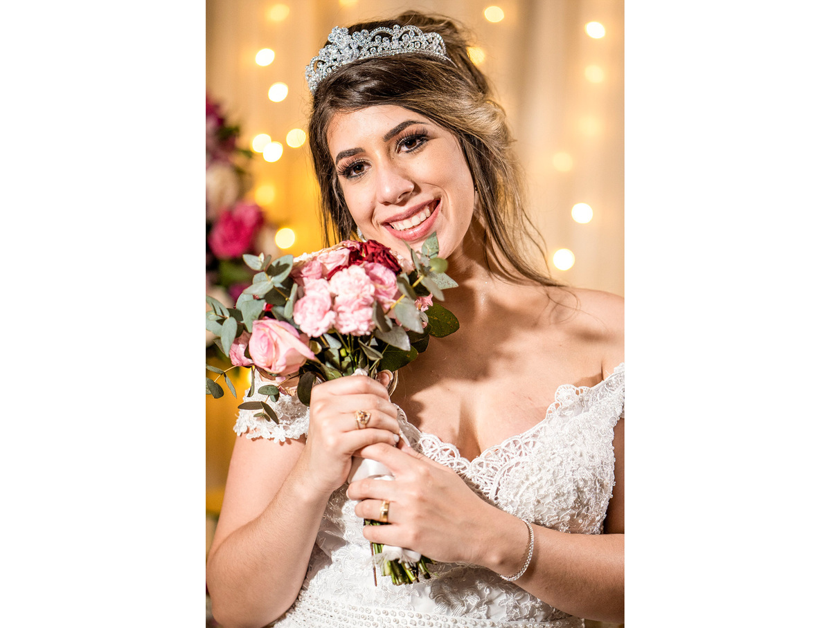 igreja matriz de suzano, fotografo em suzano, fotografo de suzano, fotografia de casamento, cerimonia de casamento, padre, foto das alianças, entrada das floristas, entrada da noiva, mãe da noiva, wedding, foto segurando o terço, madrinhas, padrinhos, poá