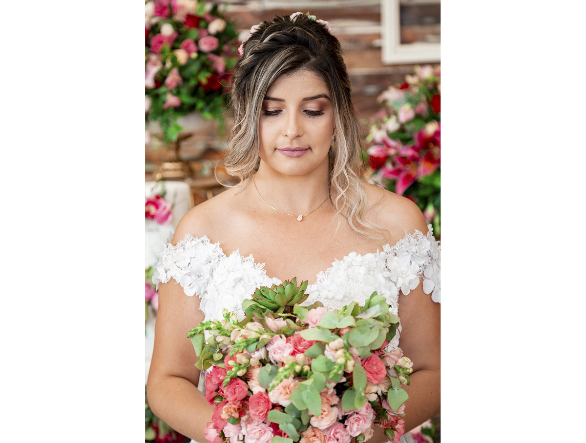 fotos da noiva no casamento, foto da noiva com buque