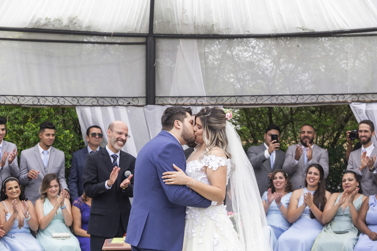 beijo dos noivos, cerimonia de casamento, villaggio real suzano