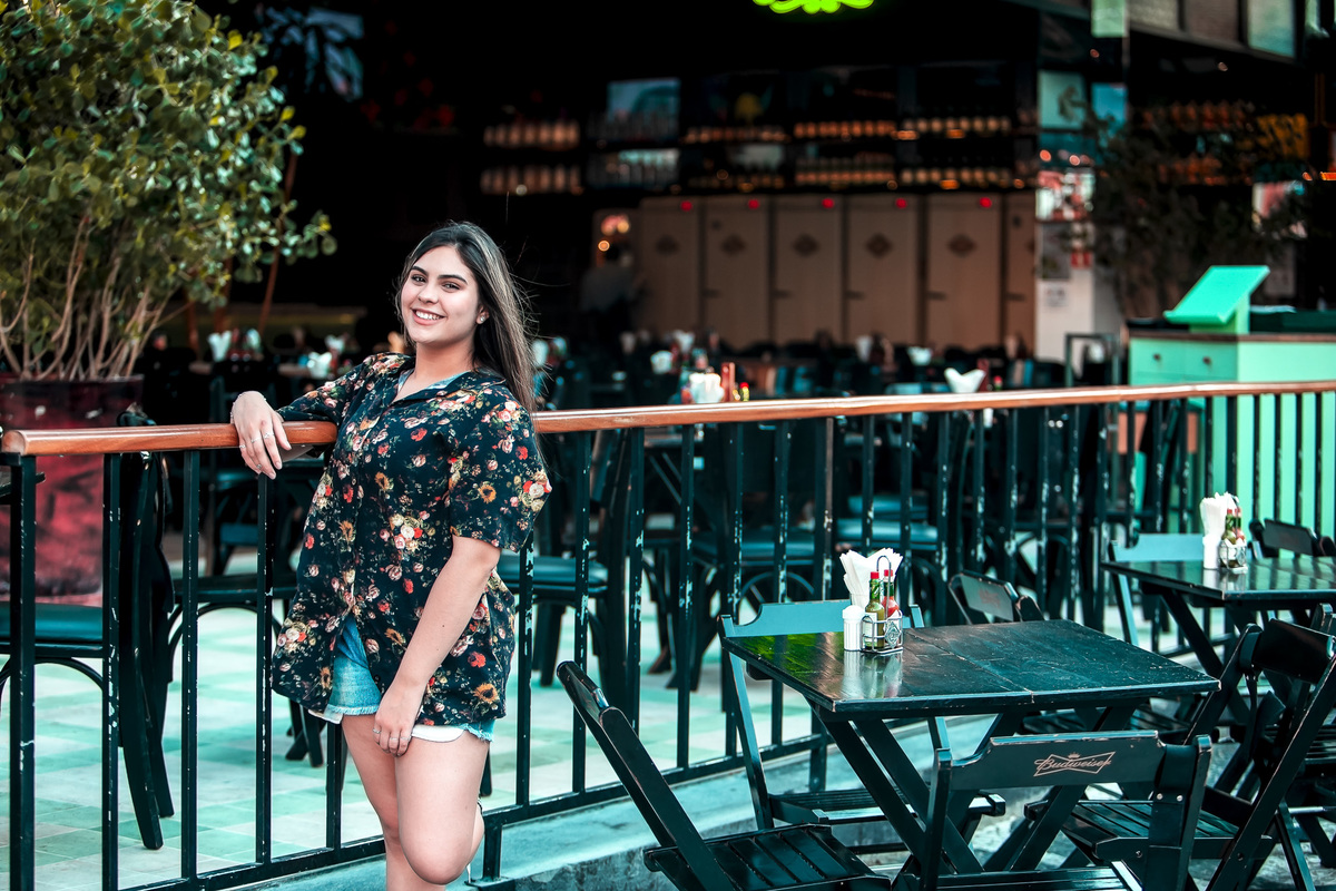 fotografo em suzano, fotos em restaurante, ensaio de fotos beco do batiman, beco do batiman, fotos parede com grafite, ensaio 15 anos, debutante, ensaio fotografico beco do batman, fotografia de 15 anos, sp