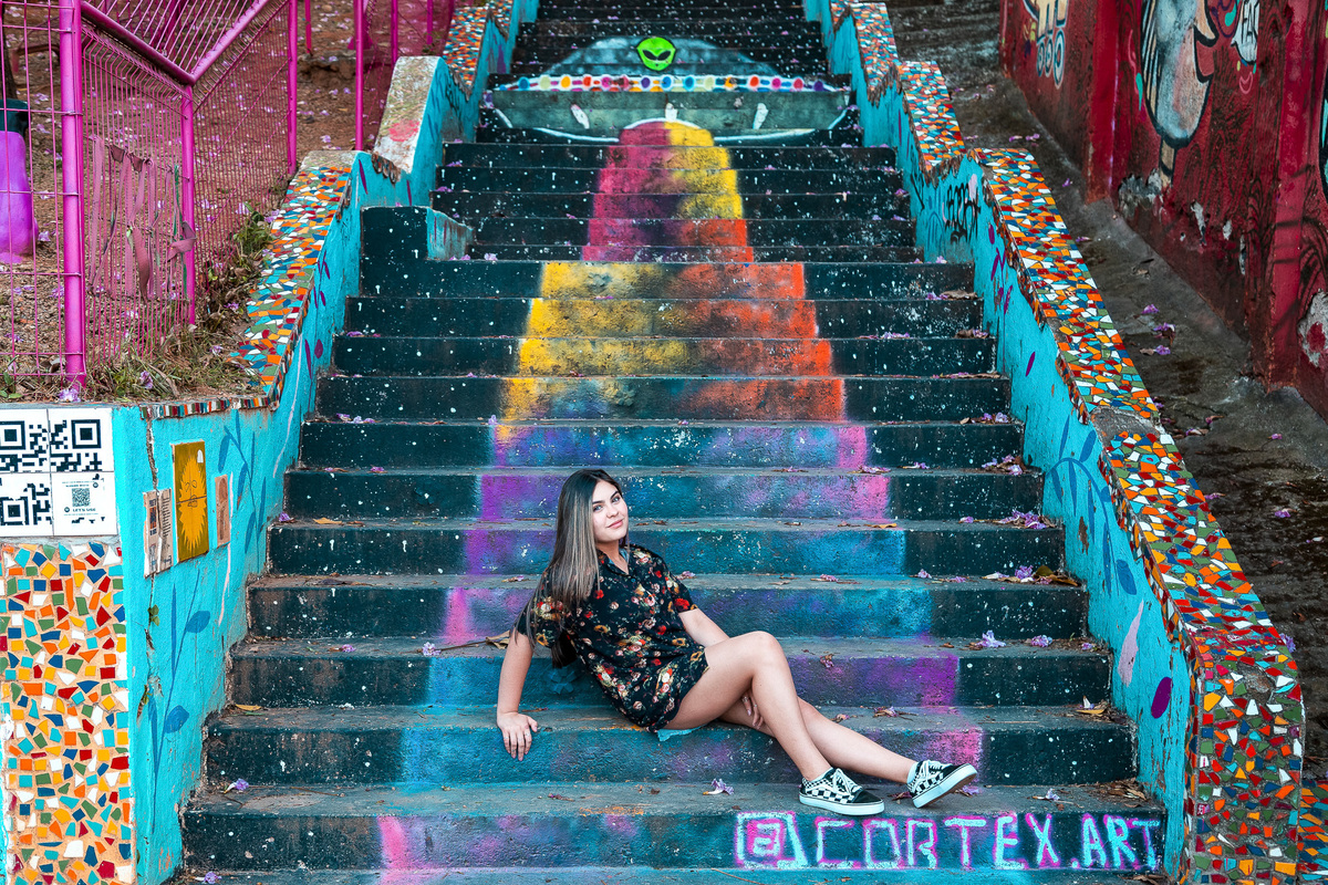 fotos em escada, ensaio de fotos beco do batiman, beco do batiman, fotos parede com grafite, ensaio 15 anos, fotografo em suzano, debutante, ensaio fotografico beco do batman, fotografia de 15 anos, sp