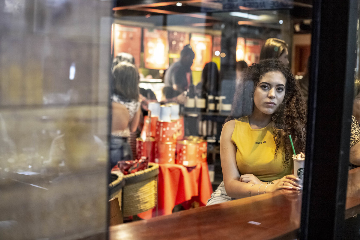 ensaio de fotos avenida paulista, fotografo de ensaio, avenida paulista, starbucks, fotos de 15 anos, ensaio de fotos feminino, fotografo em suzano, fotografo de aniversario de 15 anos, debutante, sp, ensaio fotografico em avenida paulista sp