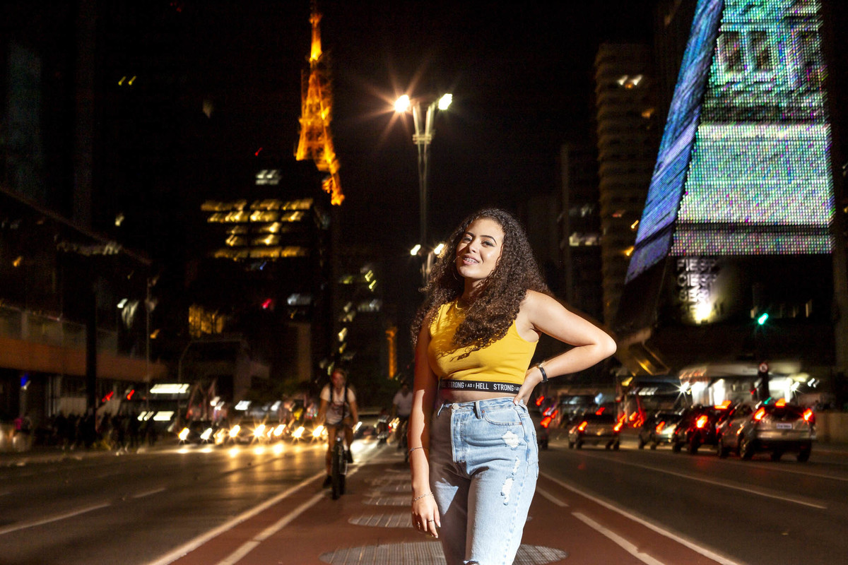 ensaio de fotos avenida paulista, fotografo de ensaio, avenida paulista, starbucks, fotos de 15 anos, ensaio de fotos feminino, fotografo em suzano, fotografo de aniversario de 15 anos, debutante, sp, ensaio fotografico em avenida paulista sp