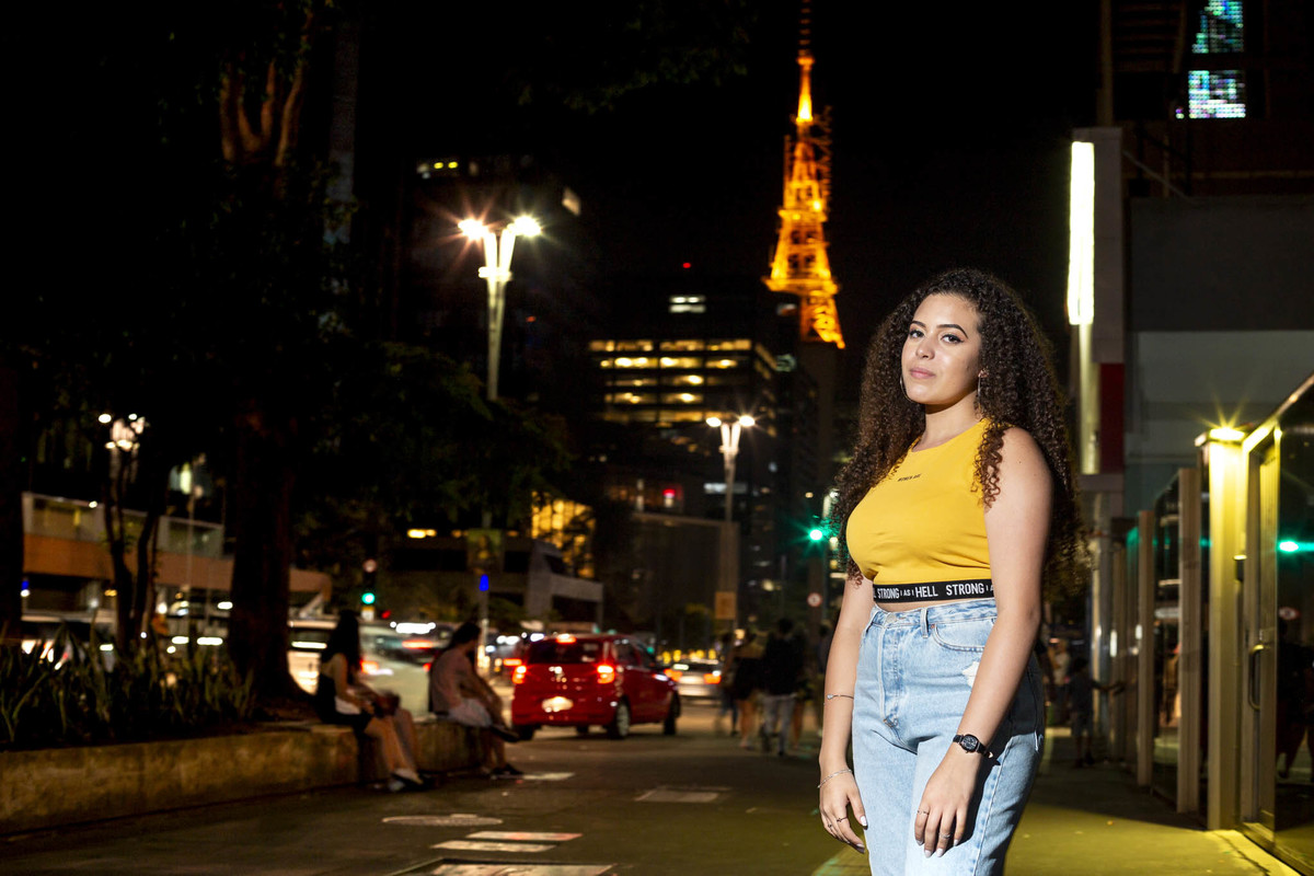 ensaio de fotos avenida paulista, fotografo de ensaio, avenida paulista, starbucks, fotos de 15 anos, ensaio de fotos feminino, fotografo em suzano, fotografo de aniversario de 15 anos, debutante, sp, ensaio fotografico em avenida paulista sp