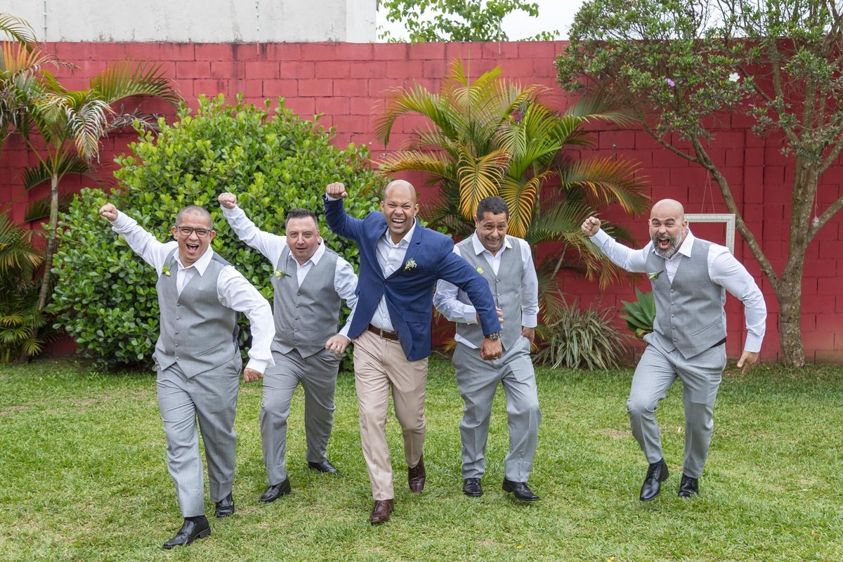 ensaio de fotos com padrinhos, beijo dos noivos, cerimônia da areia, troca das alianças, 
Entrada no noiva, noiva no carro, Casamento em suzano, espaço diungaro, fotografo de casamento, fotografo em suzano, fotografia de casamento