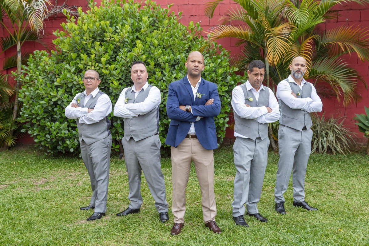 ensaio de fotos com padrinhos, beijo dos noivos, cerimônia da areia, troca das alianças, 
Entrada no noiva, noiva no carro, Casamento em suzano, espaço diungaro, fotografo de casamento, fotografo em suzano, fotografia de casamento