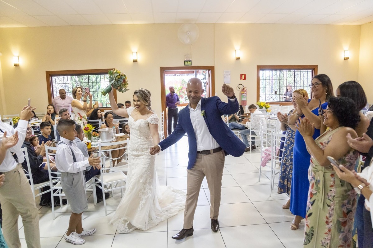 entrada nos noivos na recepção, véu da noiva, foto os noivos, noiva, casamento, espaço di ungaro, fotografo de casamento em suzano