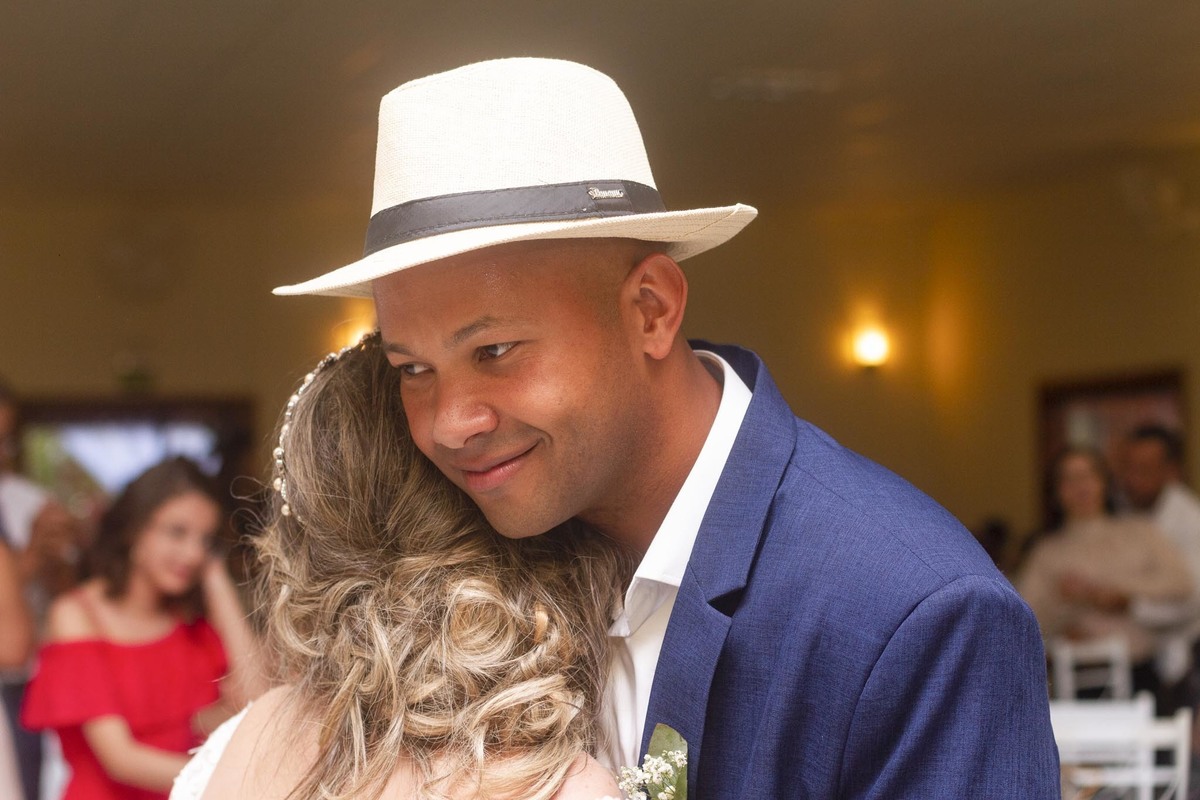 gravata do noivo, foto na mesa do bolo, véu da noiva, foto os noivos, noiva, casamento, espaço di ungaro, fotografo de casamento em suzano