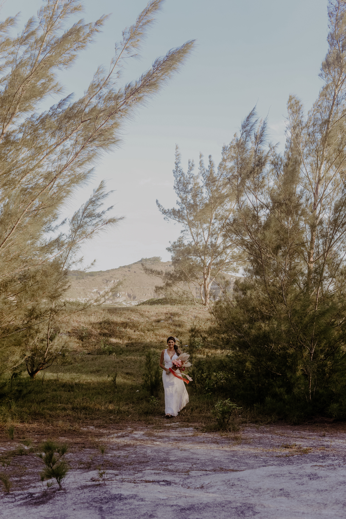noiva-caminhando-altar-elopement-wedding