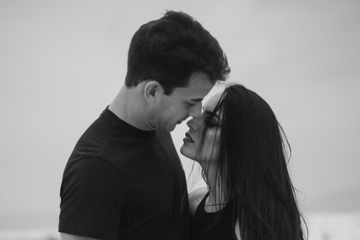 casal-intenso-preto-e-branco