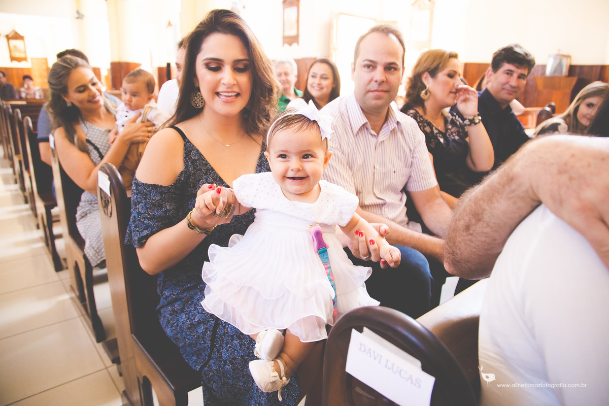 Batizado Helena, Matriz de Santana, Lavras - MG Aline Tomaz Fotografia.