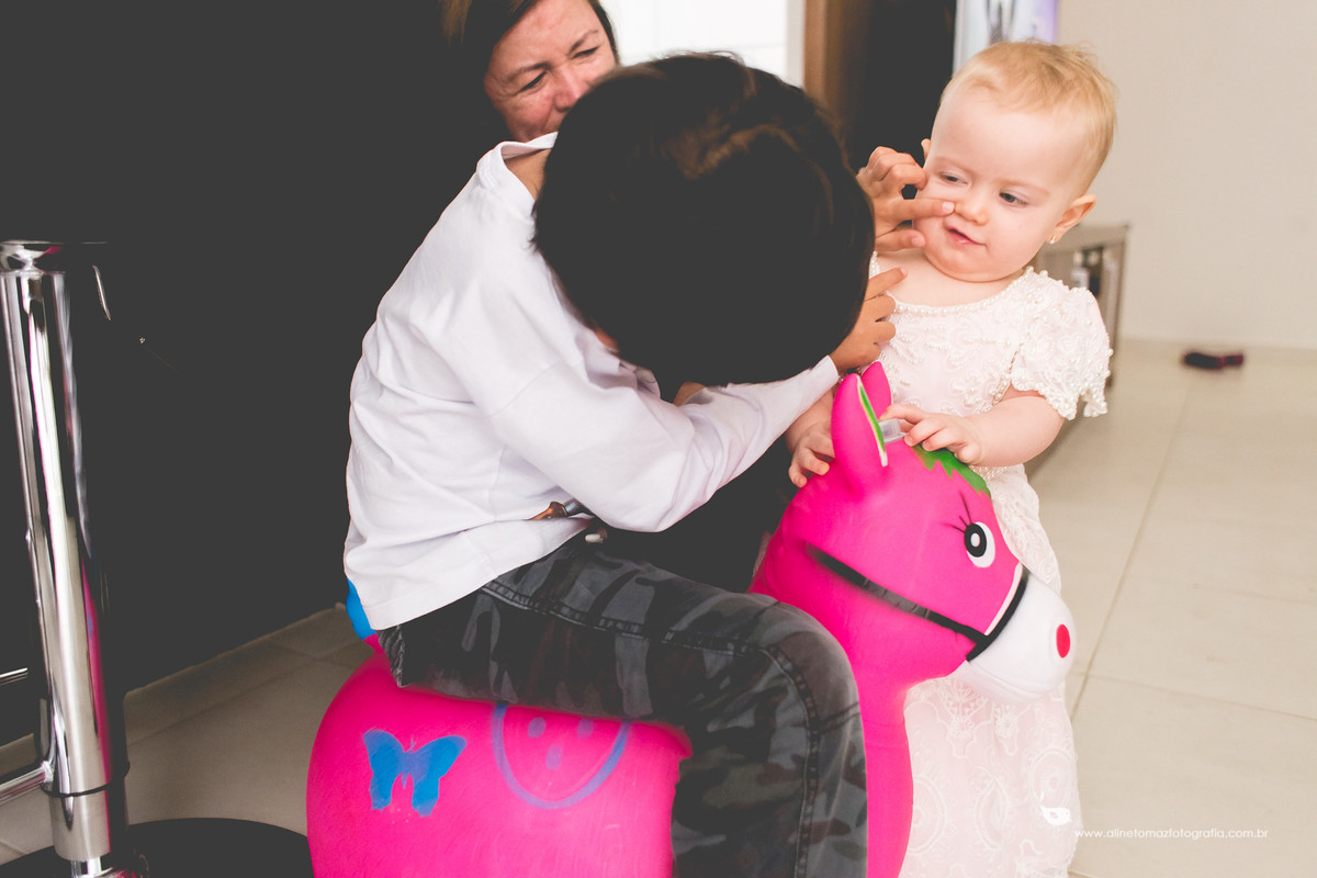 Making Off da criança, Aniversário infantil Be Happy. Lavras - MG, Beatriz 1 ano Aline Tomaz Fotografia.