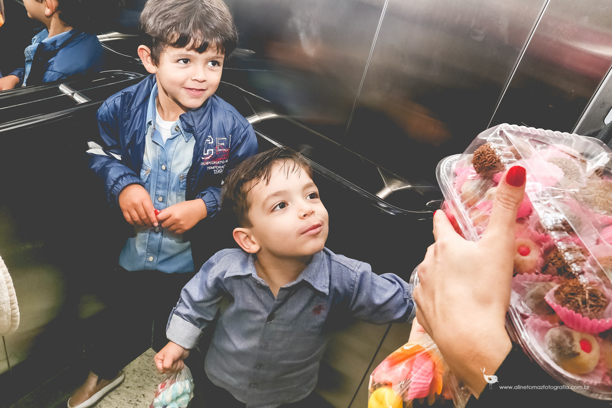 Making Off da criança, Aniversário infantil Be Happy. Lavras - MG.Beatriz 1 ano Aline Tomaz Fotografia.