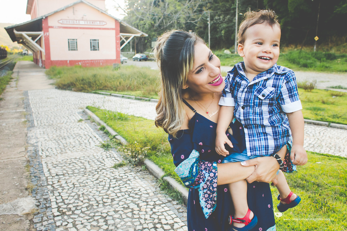 Marcelo Alves e Lidiane. Ensaio família. Ribeirão Vermelho - MG, Aline Tomaz Fotografia.