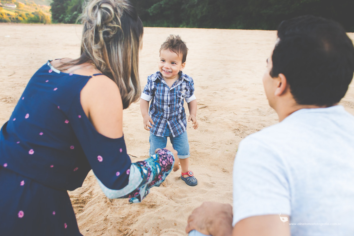 Marcelo Alves e Lidiane. Ensaio família. Ribeirão Vermelho - MG, Aline Tomaz Fotografia.