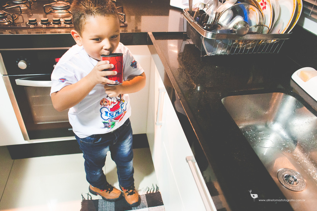 Making Off da criança. Aniversário infantil  Be Happy, Lavras -MG, Aline Tomaz Fotografia.